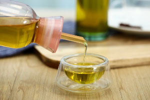 生活大揭秘：油壶不洗，小心致癌！