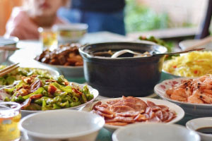 注意！晚餐吃太饱有这些危害