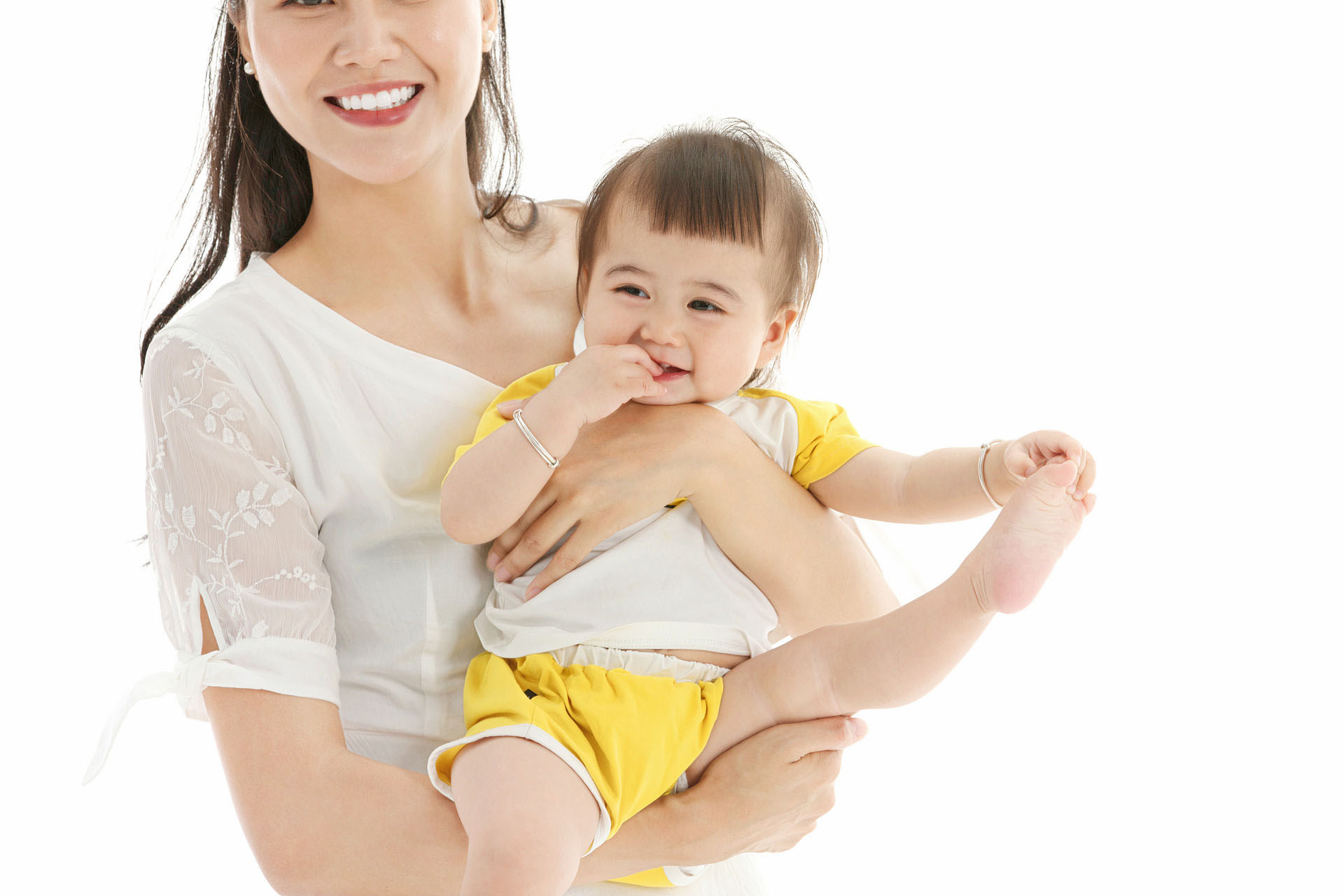 宝宝吃手会有什么影响吗？