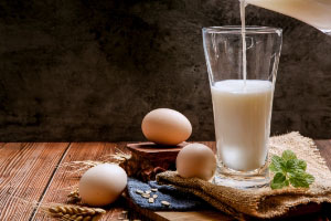 奶粉不能随便喝！高钙奶对宝宝的危害！