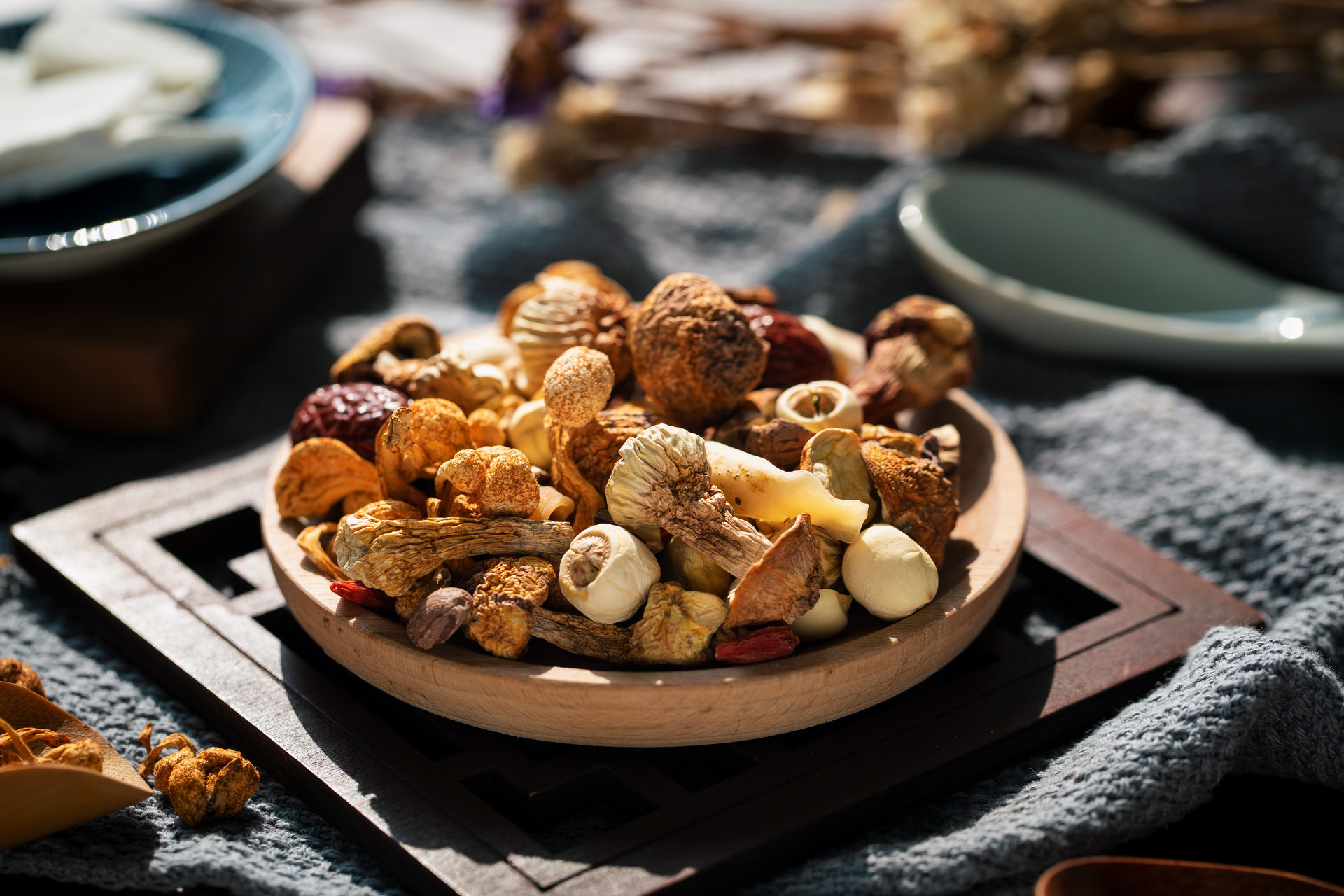 干蘑菇与鲜蘑菇，哪一个营养价值高？