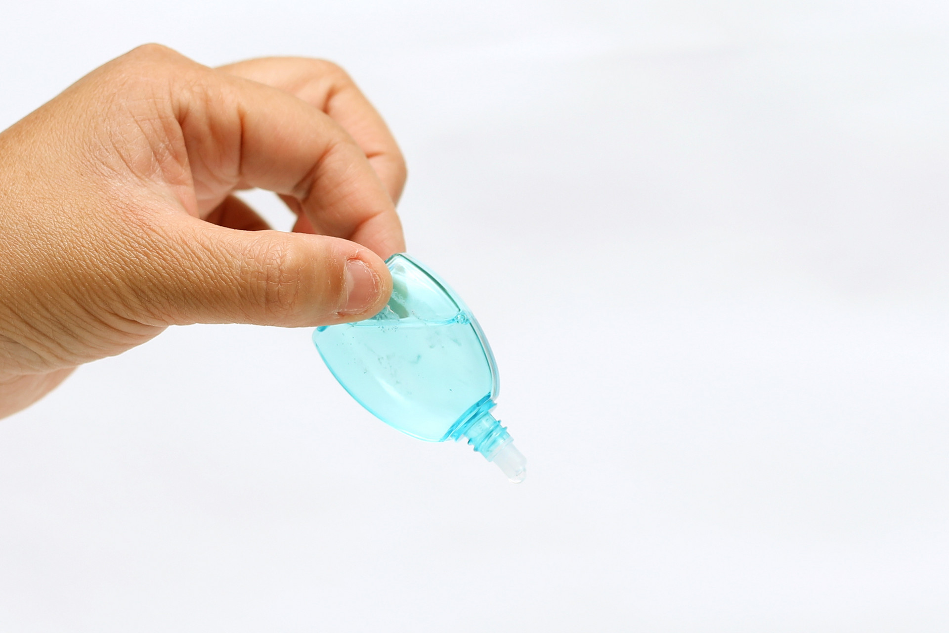 眼药水和滴耳液，你会正确使用吗？