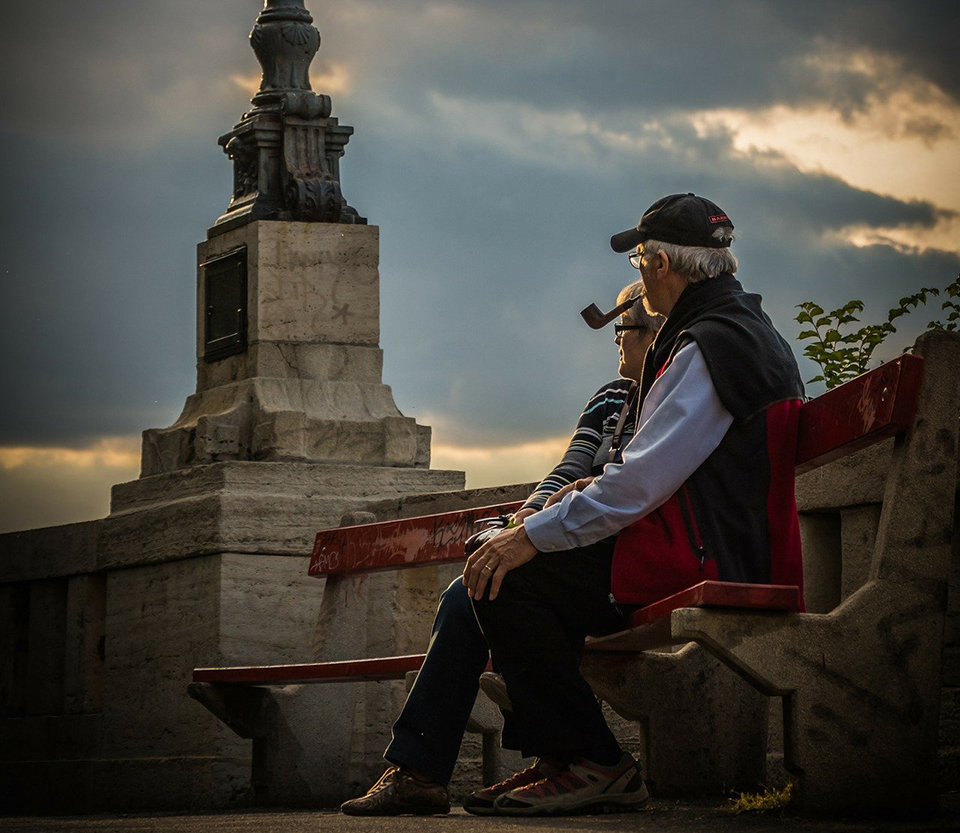 老人适合买什么保险