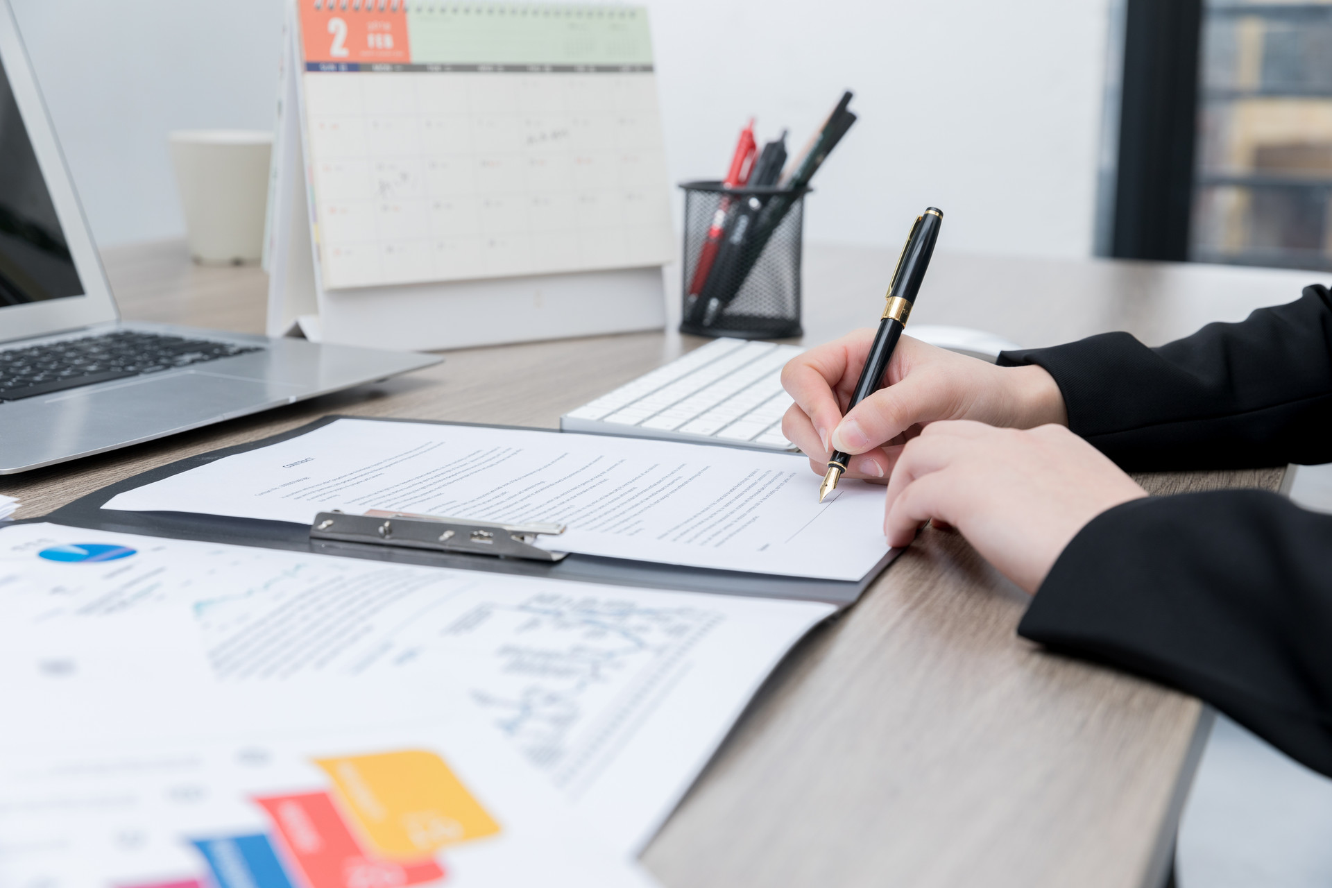 别总让老人适应科技，请让科技服务他们