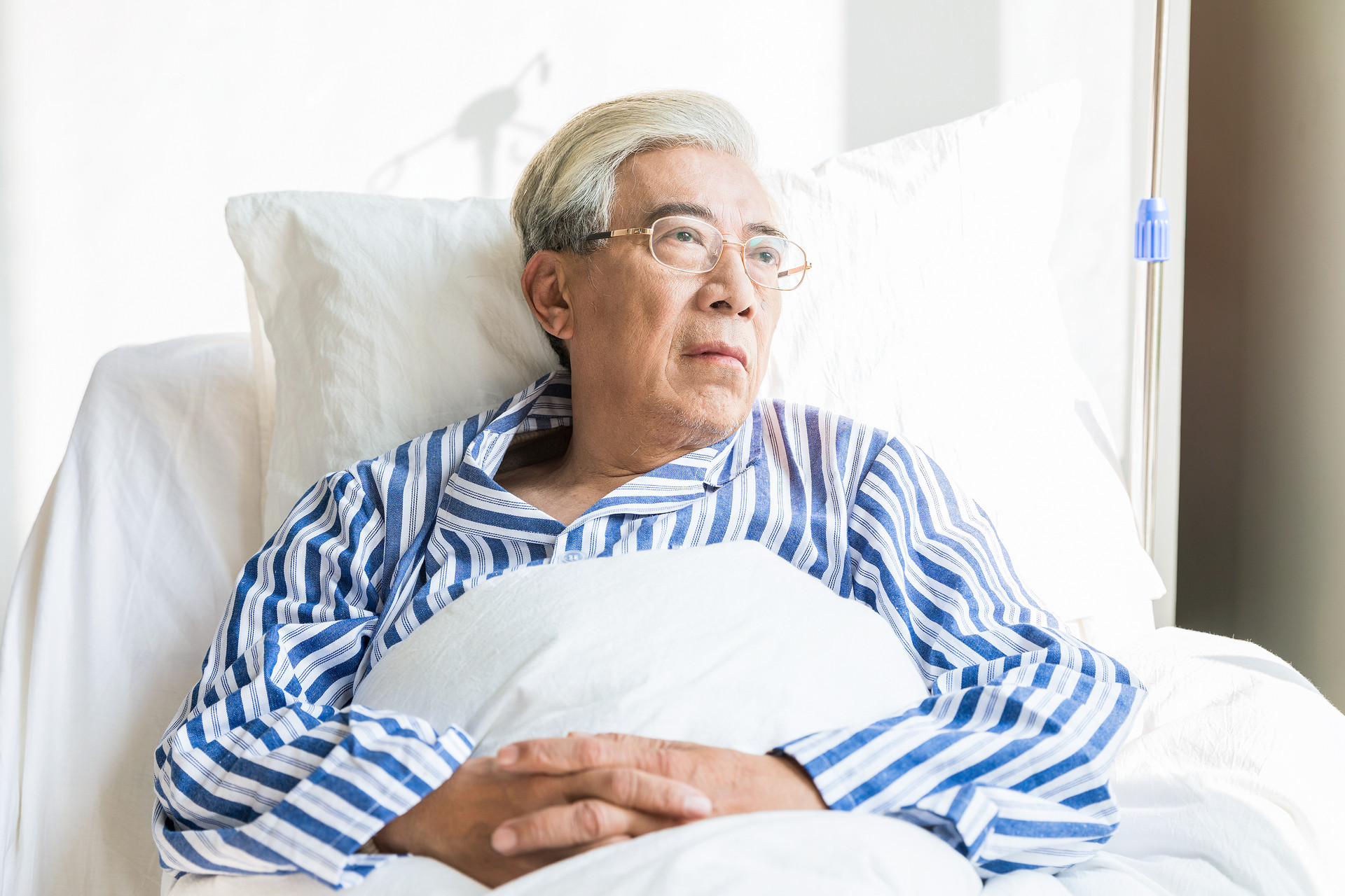 为什么说给爸爸妈妈买保险要趁早，别等被拒绝理赔时哭泣